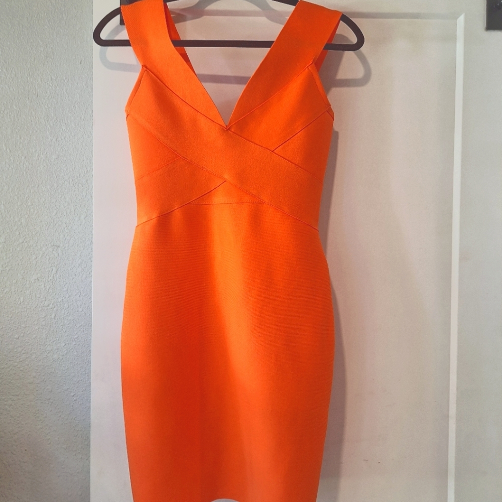 NWOT thekewlshop V Neck Dress
